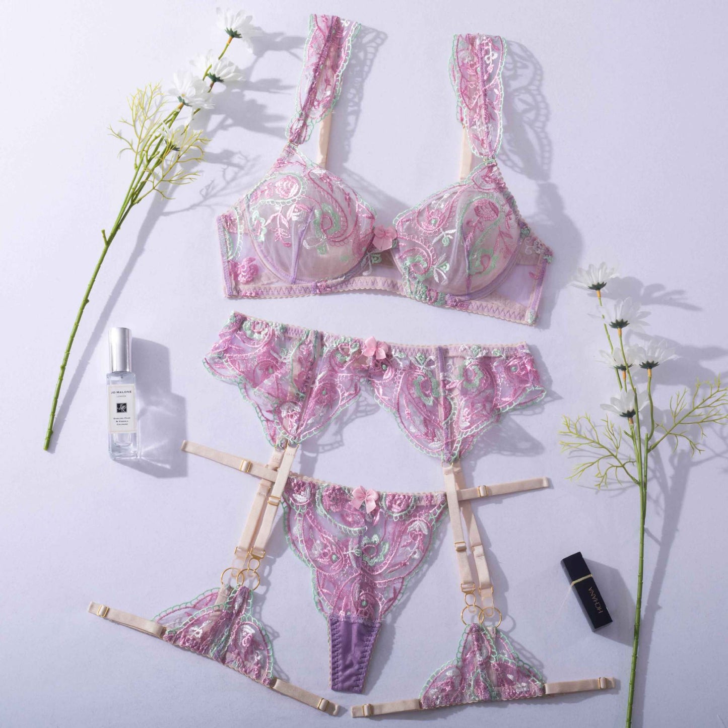 Sexy Dessous-Set mit Strumpfhaltern und Stickereien, gerafftem Netzstoff, 4-teilig