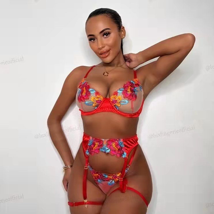 Embroidered bra with leg circumference thong sexy underwear four-piece set